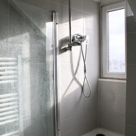 Design Studio With Superb View, Well Located Paris